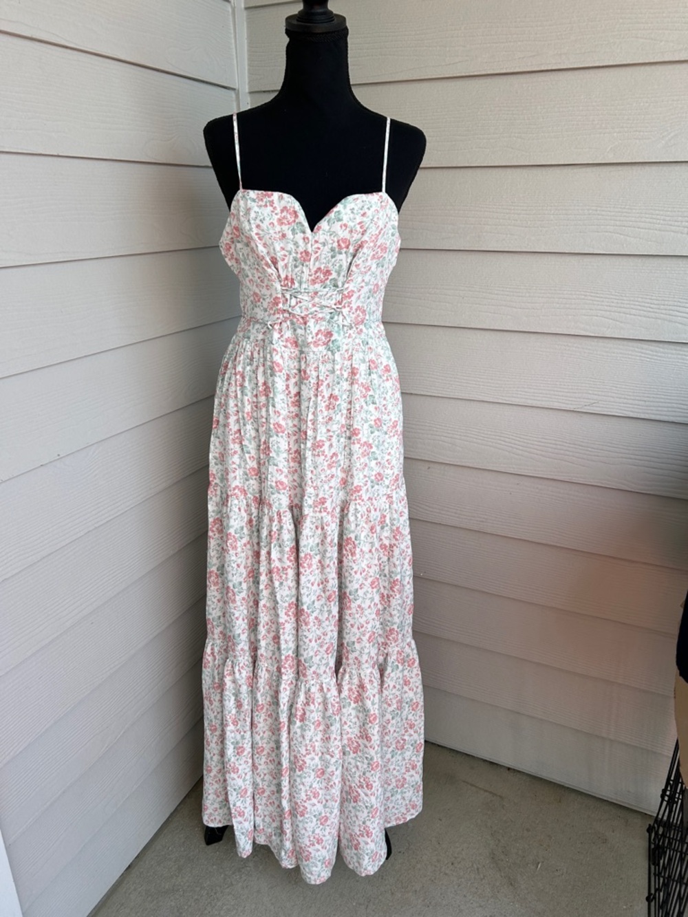 Audrey Parks X Francesca Floral print maxi dress w/ruffled bottom. Size L